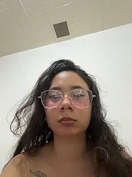 Aliciaa-petite webcam