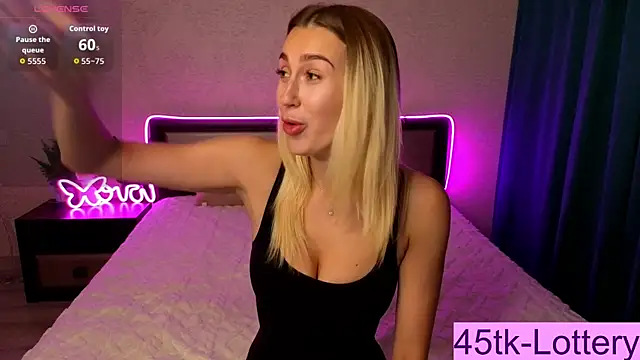 ToxicDollKiss webcam