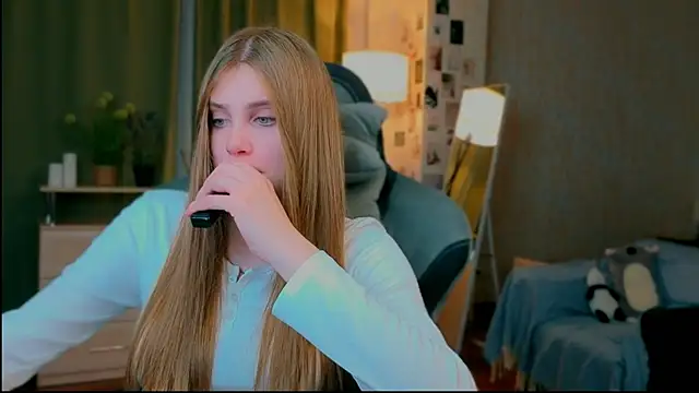 yourbeautyarya webcam