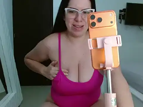 ashlymoon live cam on StripChat
