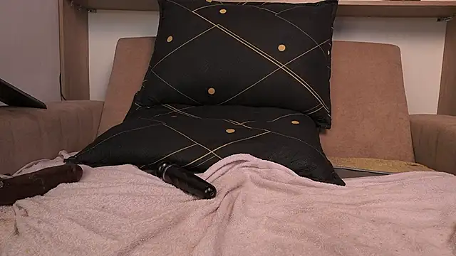 agatha_collins_ webcam