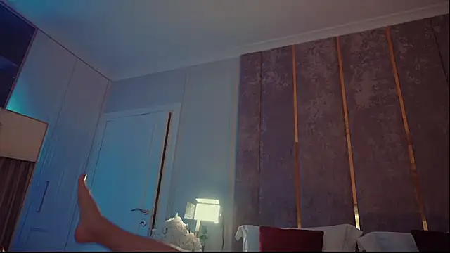 MilaDYstarlight webcam