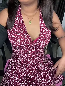 Vidhii004 live cam on StripChat