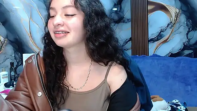 lilimini032 live cam on StripChat