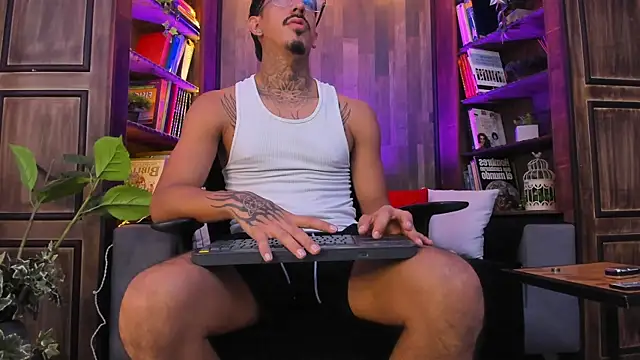 Donovan_Desmond webcam