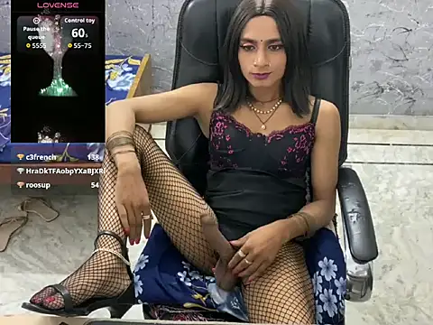 LuvLayla webcam