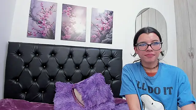 pinky_f00x live cam on StripChat