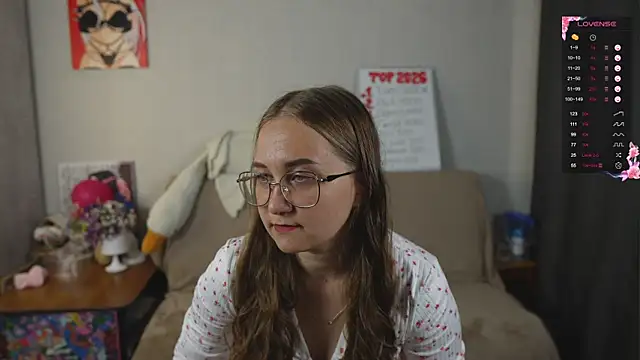 Miatiny live cam on StripChat