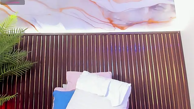 mia_pineda webcam