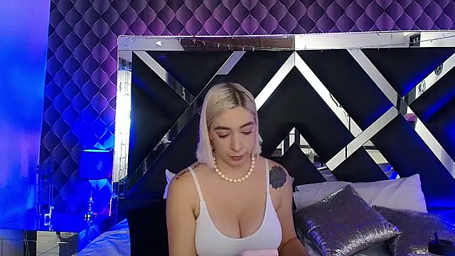 victoriaa_lee_ webcam