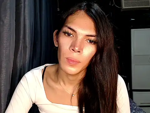 GORGEOUS_CARMEE webcam