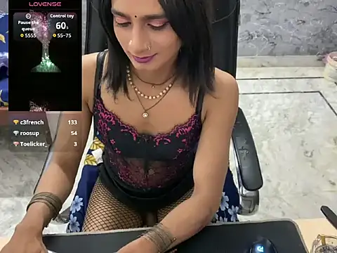 LuvLayla webcam