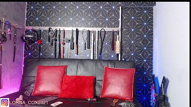 lorna_cox_bdsm live cam on StripChat