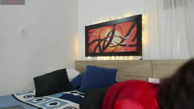 Lauralove_69 webcam