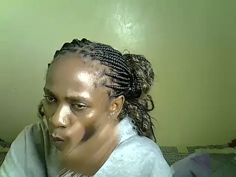 Pearl_petite webcam