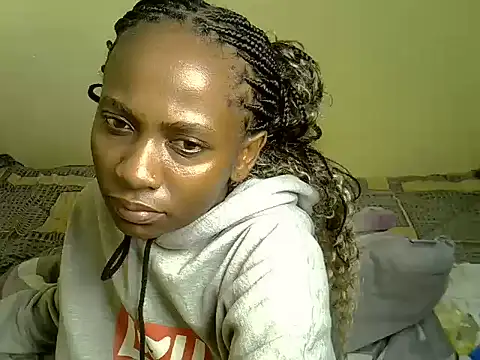 Pearl_petite webcam