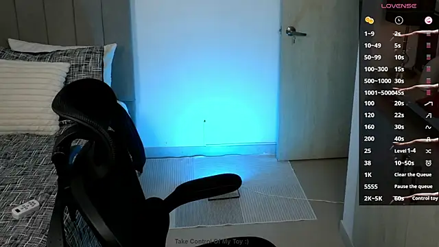 owen-pierces webcam