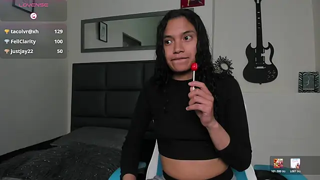 Julieta_Parker live cam on StripChat