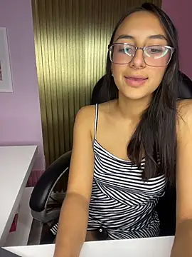 MoonLitDoll live cam on StripChat