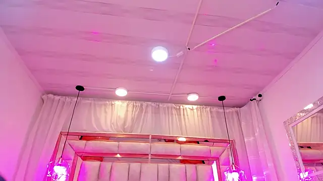 Francesca_Skuirt webcam