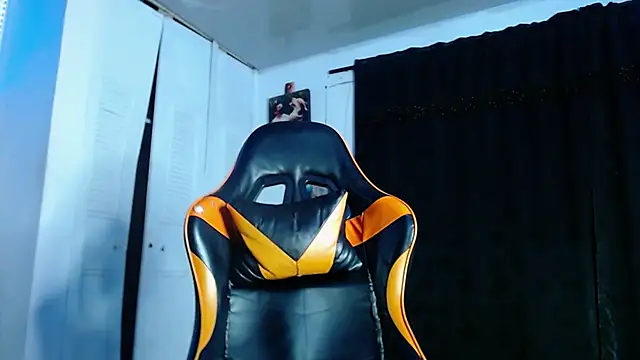 Adam_Hudsond webcam