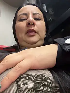 Abril_Luv live cam on StripChat