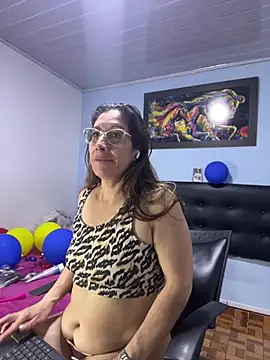 kaylaMinov_ webcam