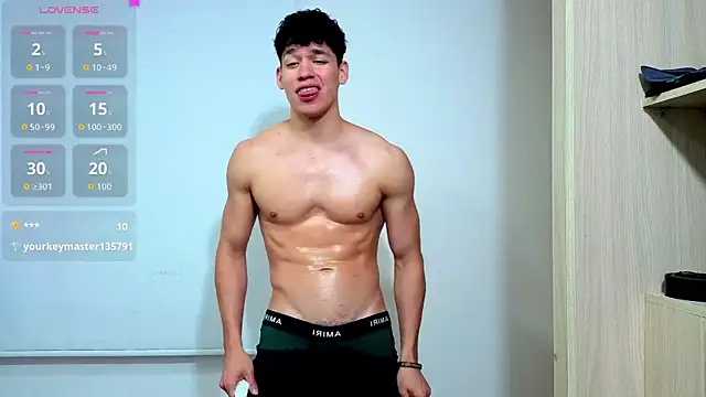 Luke_Muscle webcam
