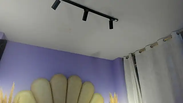 Isis_Osman webcam