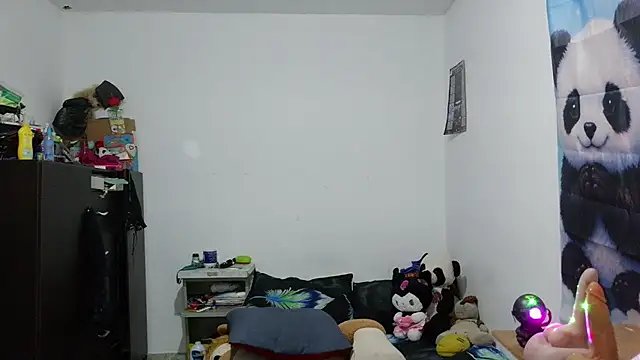 curly_greeneyed webcam