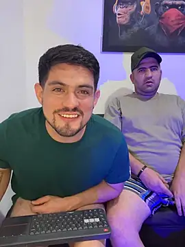 williamsmiiths16 live cam on StripChat