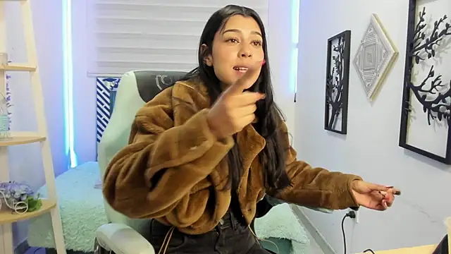 Aysha_winxs live cam on StripChat
