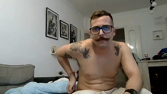 yanick931 live cam on StripChat