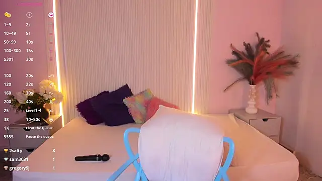 LucyWild8 webcam