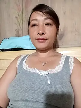 Angelina-Luxxy webcam