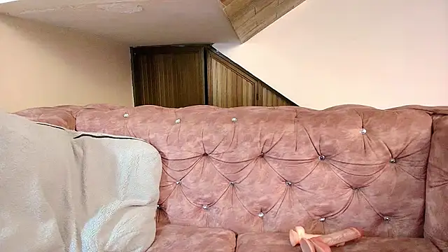 LizzyRaven webcam