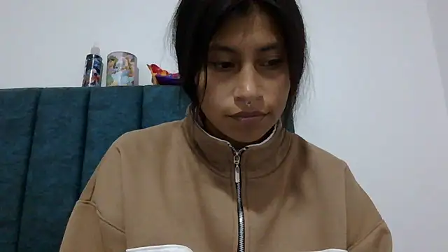 Pocahontas_Honey webcam