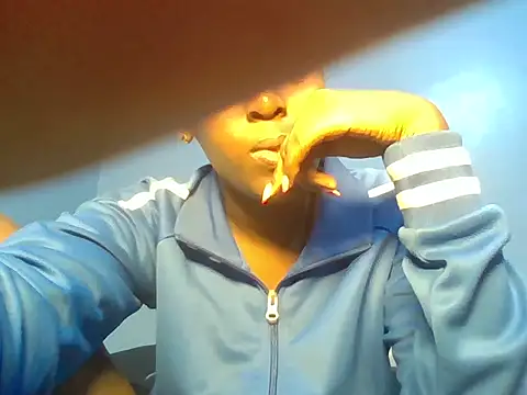 PrettyLilPeach webcam