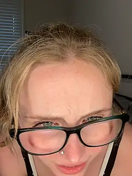 Kat_peachyy26 webcam