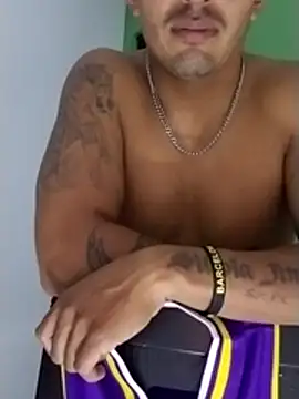 SanthiSan live cam on StripChat