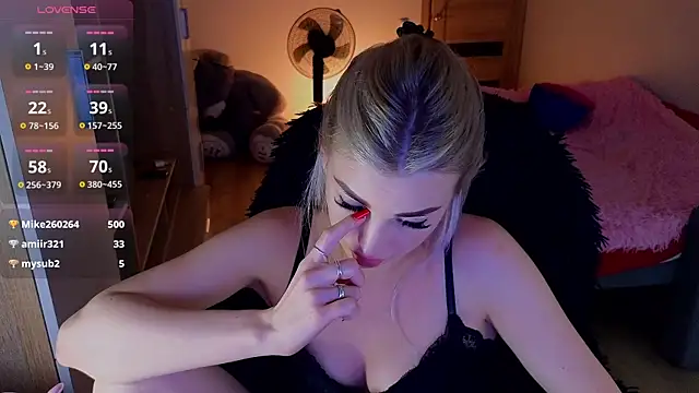 MilanaOmg webcam