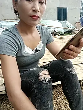 Thobaby112 live cam on StripChat