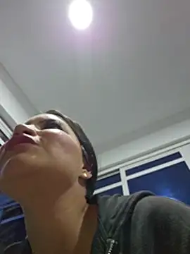 Pretty_Julieta live cam on StripChat