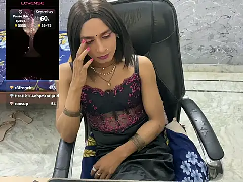 LuvLayla webcam