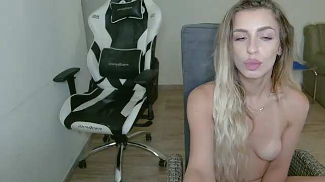 anyaamurr (Ask my age) - Blowjob dildo close up & doggy