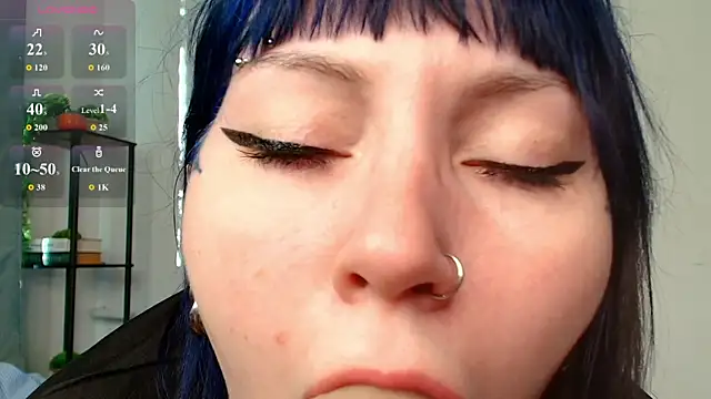 TatteredHalo live cam on StripChat