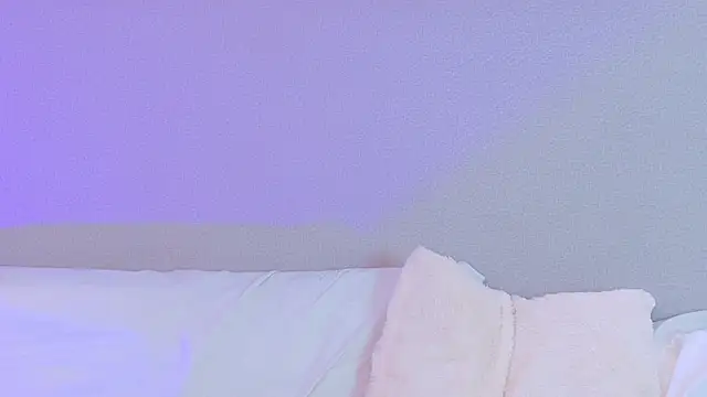 NaomiKlarc live cam on StripChat
