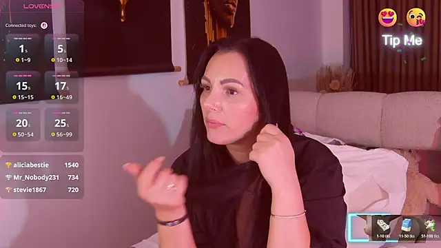 ReiyaRey live cam on StripChat