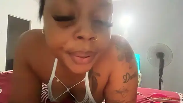 PrettyGirlMercedes live cam on StripChat