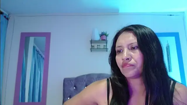 naya_10 live cam on StripChat